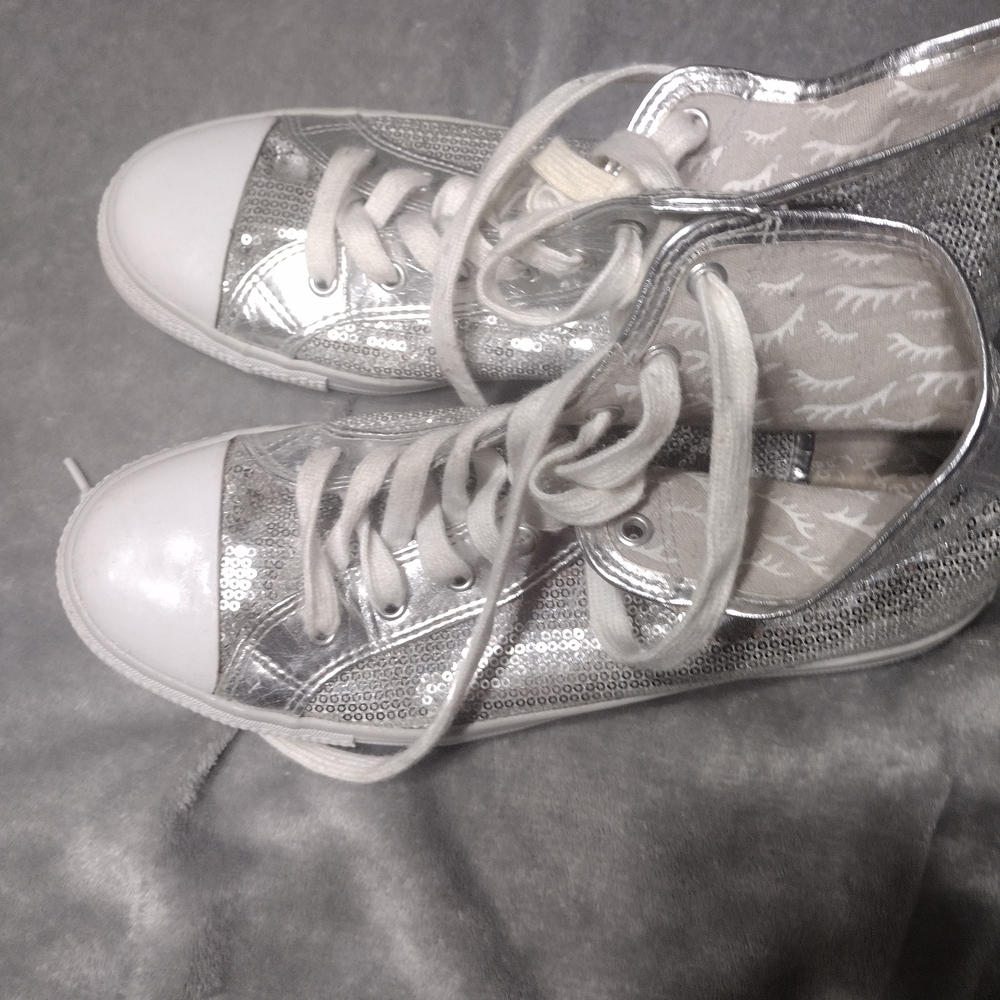 Gotta Flurt Silver Glitter High-Tops